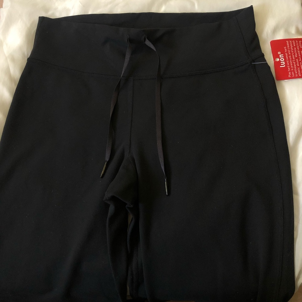 LULULEMON | relaxed fit crop - Picture 4 of 7